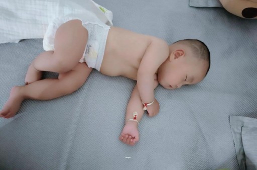 国内私人代生男宝老喊腿疼怎么回事