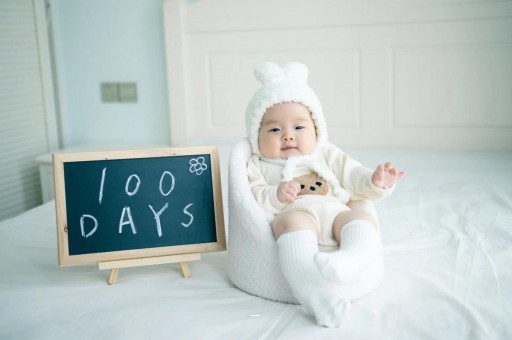 国内五个月私人代生男宝吐泡泡